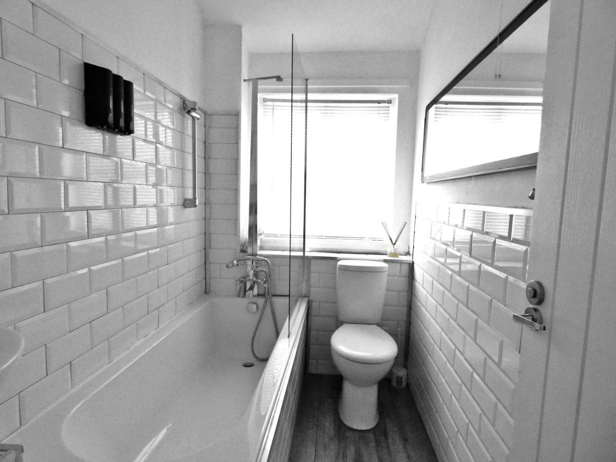 Converted Railway Cottage Суиндон Экстерьер фото